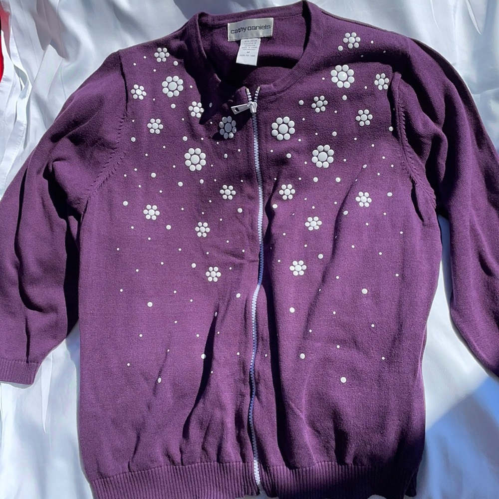 Ladies zipper 3/4 length sleeve. Great shape.